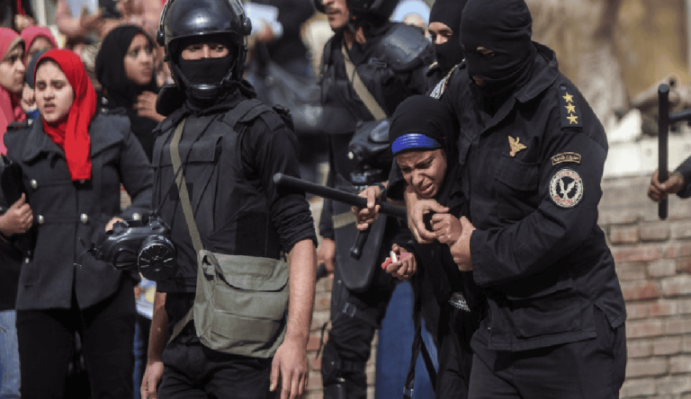 نظام المهداوي يكتب: يدفعون الشباب العربي نحو أحضان الإخوان ثم يحاربونهم ويعتقلونهم!