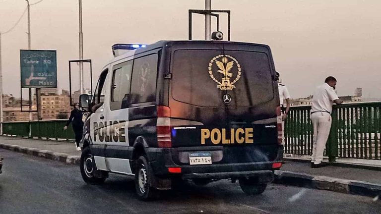 ضجة في مصر بعد تحرش سائق بإحدى الفتيات وتفاصيل صادمة عن “الاعتداء” وزارة الداخلية المصرية توضح واقعة تحرش سائق سيارة تابعة لأحد تطبيقات النقل الذكي بفتاة في محافظة الجيزة