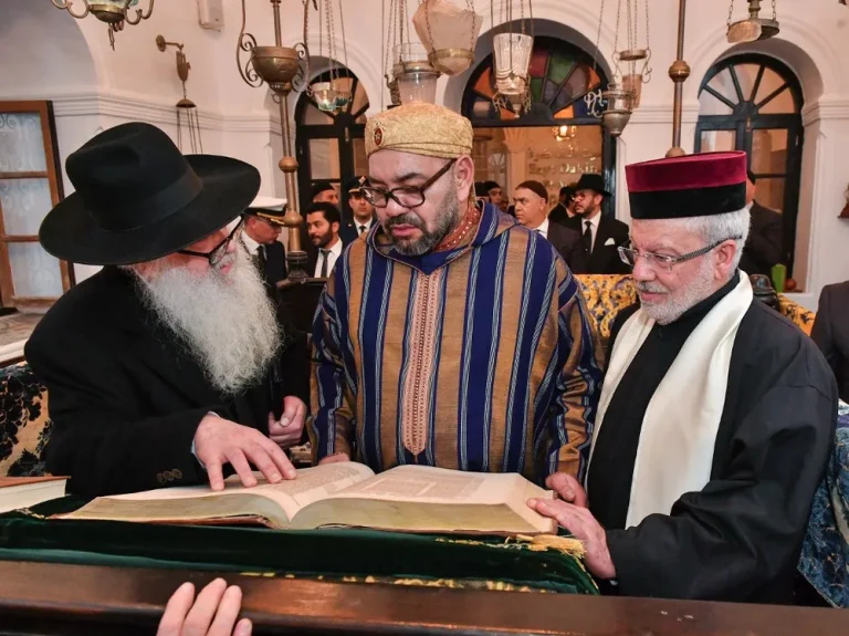 أسلحة إسرائيلية حساسة تُصنع على أرض المغرب برعاية “أمير المؤمنين” محمد السادس.. تقرير خطير لصحيفة فرنسية أسلحة إسرائيلية حساسة تُصنع على أرض المغرب برعاية "أمير المؤمنين" محمد السادس