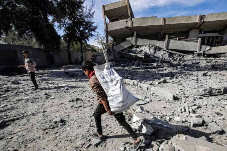 حماس تكشف نتائج مفاوضات القاهرة ووفد الحركة يغادر إلى الدوحة للتشاور مع القادة حماس تكشف نتائج مفاوضات القاهرة ووفد الحركة يغادر إلى الدوحة للتشاور مع القادة