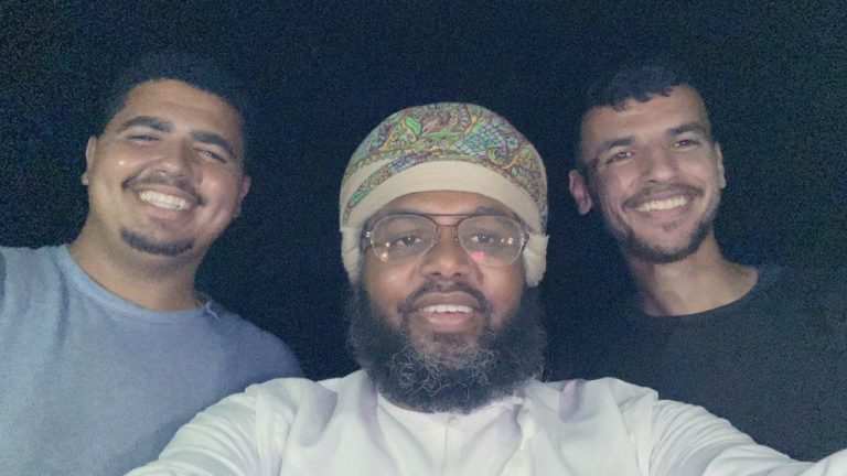 خالد الشموسي طبيب عماني رفض مغادرة رفح: “نعيش ونموت مع أهل غزة” خالد الشموسي