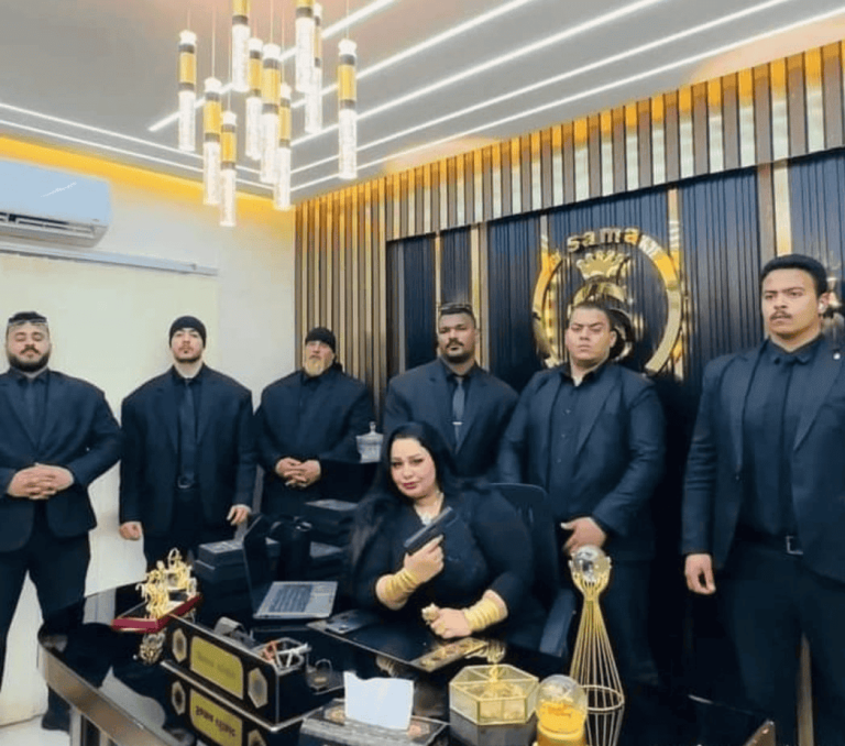 صور سيدة مصرية بالسلاح والبودي جاردات تدعى سما تفجر الجدل وتم تشبيهها بصبري نخنوخ
