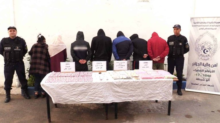 الشرطة الجزائرية تطيح بشبكة منظمة يقودها مغربيان بتلمسان للاتجار بالمخدرات