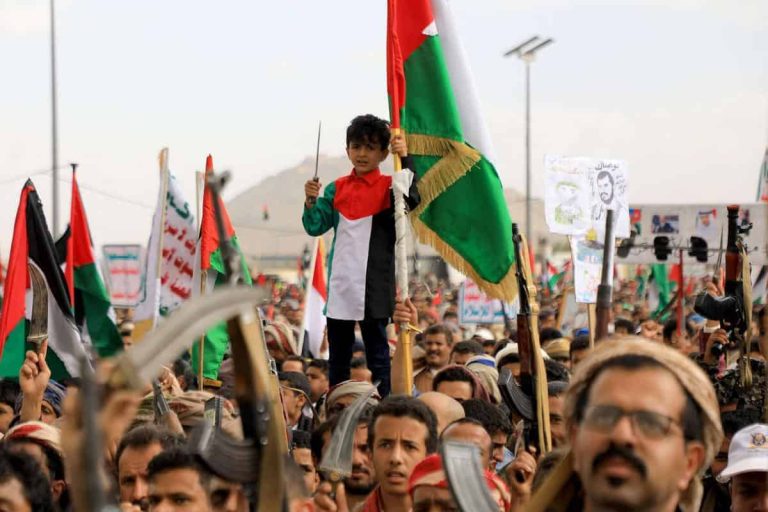 “خيارات حاسمة وجريئة وصعبة”.. جماعة الحوثي تعلن تنفيذ عمليات نوعية تضامنا مع غزة عمليات الحوثي دعما لغزة