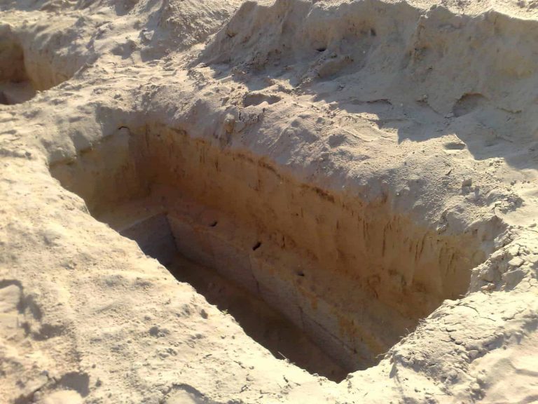 إخراج جثة فتاة من قبرها في المغرب