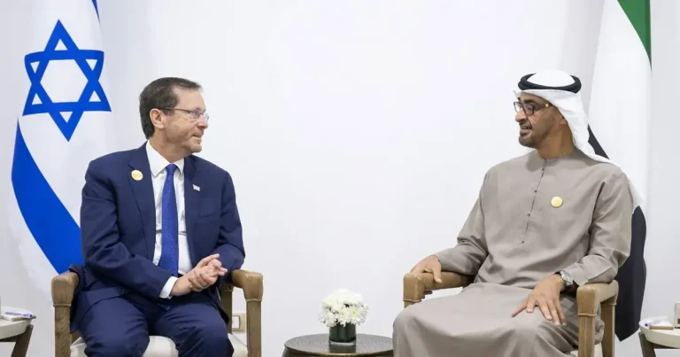 عشية تهديد إسرائيل بارتكاب أم المجازر برفح.. الإمارات تشارك إسرائيل حزنها في ذكرى الهولوكوست عشية تهديد إسرائيل بارتكاب أم المجازر برفح.. الإمارات تشارك إسرائيل حزنها في ذكرى الهولوكوست
