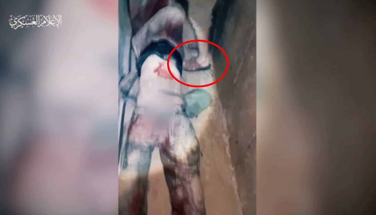 “الشبشب الغزاوي” حماس جعلته موضة العام.. أردني يسخر من الاحتلال على طريقته (فيديو) "الشبشب الغزاوي" حماس جعلته موضة العام.. أردني يسخر من الاحتلال على طريقته