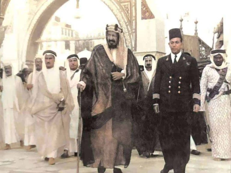 "بيت الله الحرام المحتل".. هكذا سلمت بريطانيا الحجاز إلى آل سعود؟