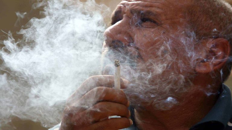 تحذير عراقي رسمي من تسجيل حالة وفاة كل 10 دقائق وتحذير من انتشار مواد سامة (فيديو) التدخين