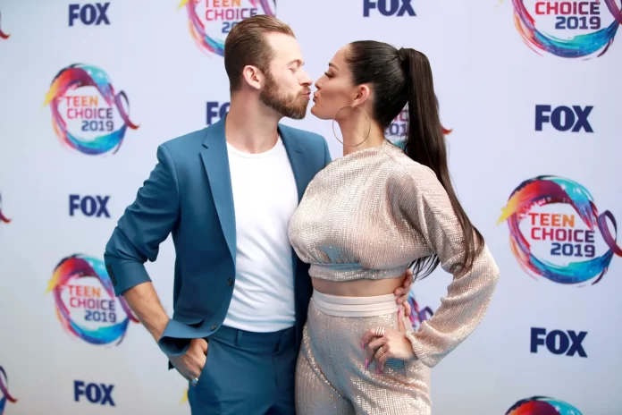 أرتيم تشيجفينتسيف ونيكي جارسيا يحضران حفل توزيع جوائز Fox's Teen Choice Awards لعام 2019 في 11 أغسطس 2019، في هيرموسا بيتش، كاليفورنيا.