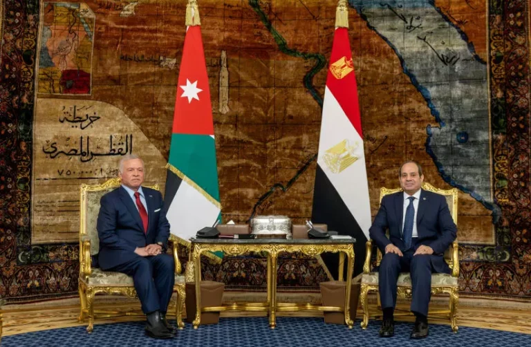 مستقبل الشرق الأوسط: ماذا يحمل عام 2025 للأردن ومصر؟ في الصورة الملك الأردني عبدالله بن الحسين والرئيس المصري عبدالفتاح السيسي