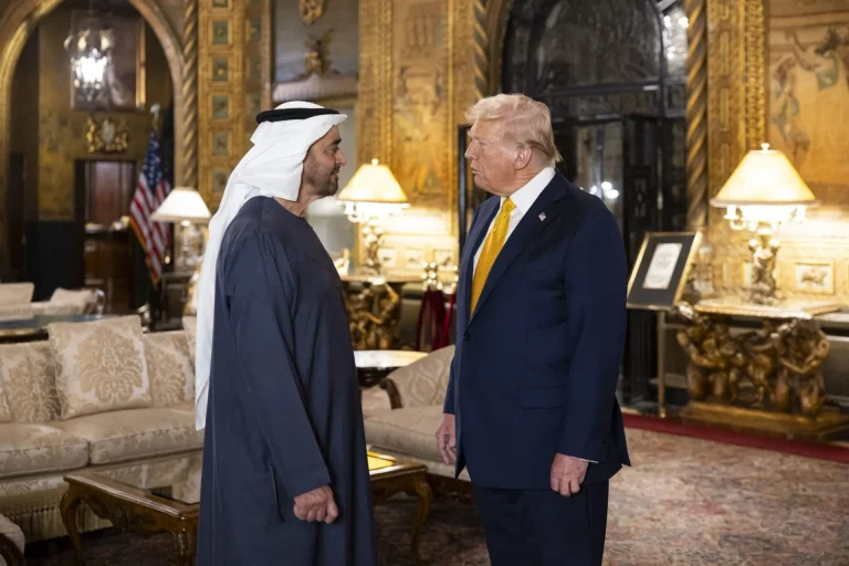 الإمارات تدفع واشنطن للإعتراف بأرض الصومال وفي الصورة لقاء سابق بين ترامب وابن زايد